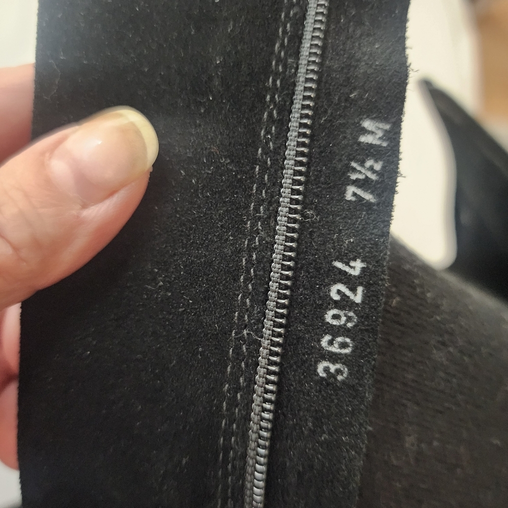 La Canadienne Goldey  suede boots.Made from premium Italian waterproof Leather. - Picture 8 of 9